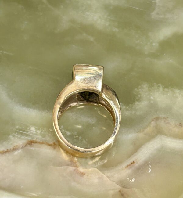 14K Gold Green Tourmaline with Inlay Australian Opal and Lapis Ring - Image 4